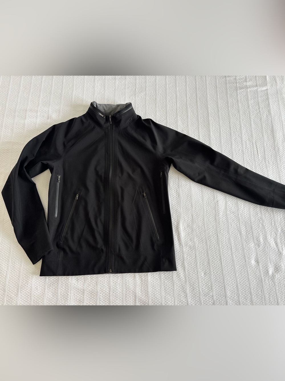 lululemon athletica Men's Black Lightweight Water resistant Zip Jacket